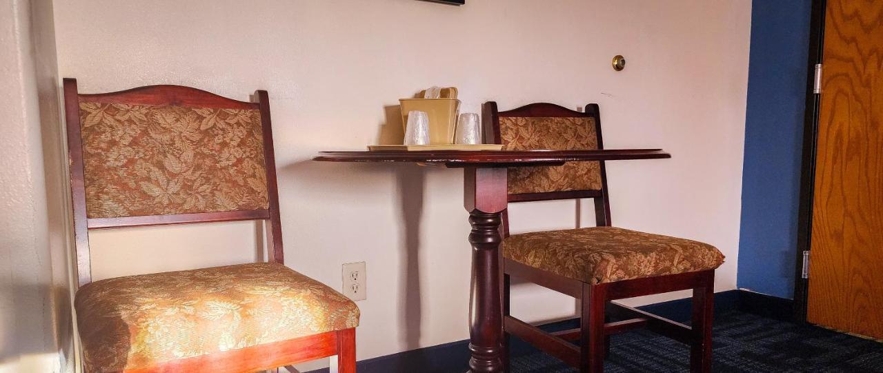 Helena Inn - Airport Экстерьер фото